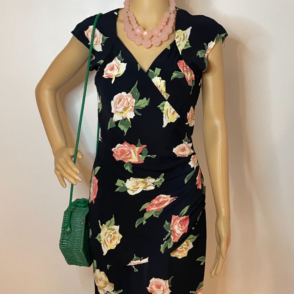 ❌ SOLD! Capped sleeve fitted twist v- neck midi - Picture 1 of 9